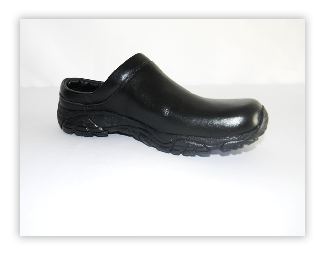Zapato Tipo Zueco en Cuero Negro